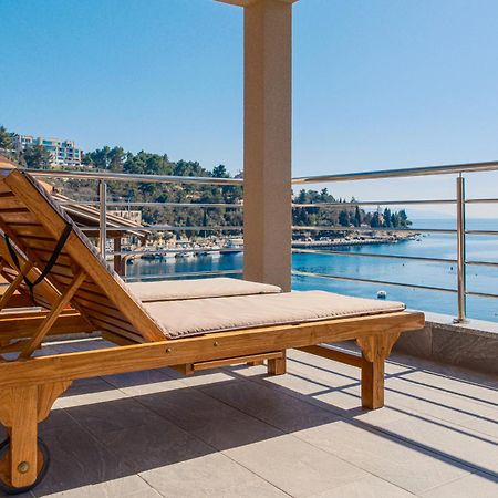 Seafront 2-Bedroom Apartment Nika - Rabac Ngoại thất bức ảnh