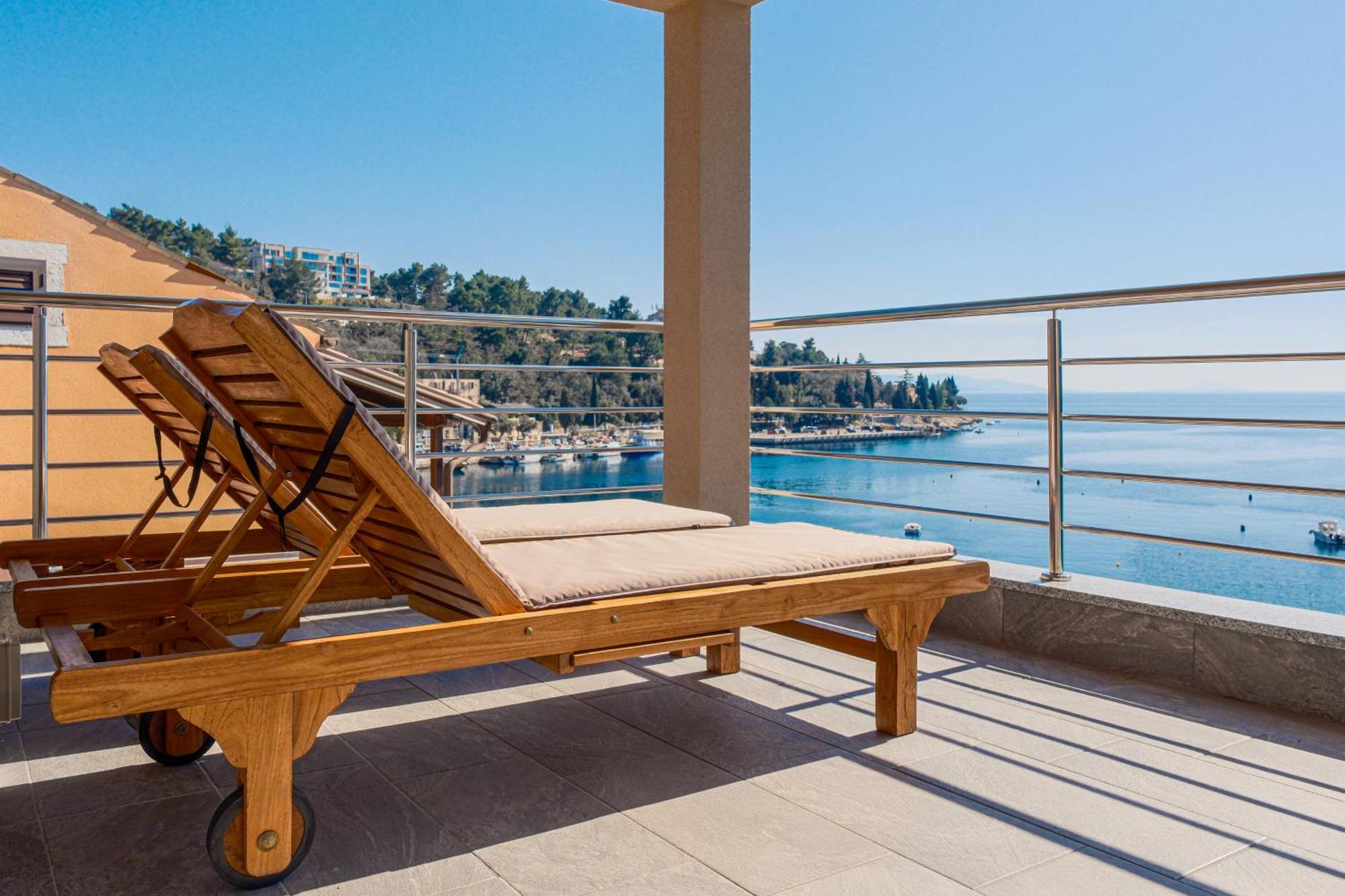 Seafront 2-Bedroom Apartment Nika - Rabac Ngoại thất bức ảnh