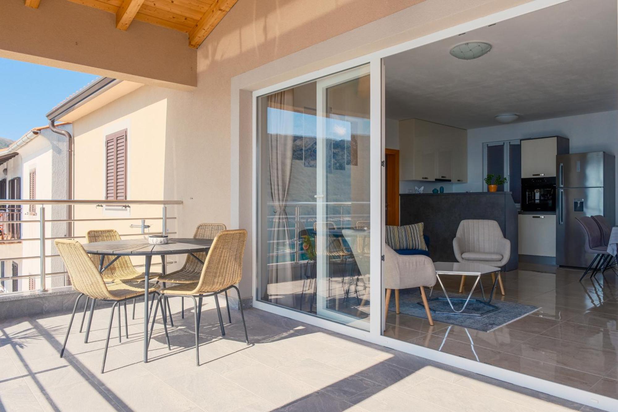 Seafront 2-Bedroom Apartment Nika - Rabac Ngoại thất bức ảnh